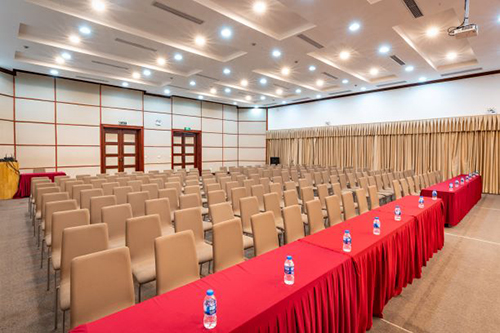 Bố trí bàn ghế phòng họp hội trường phù hợp với diện tích không gian